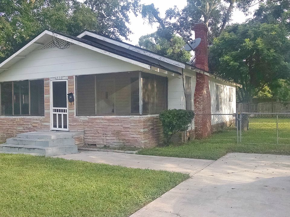 1st image of 4535 Woolman Ave