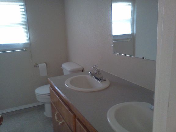 Double Sinks in Central Bath