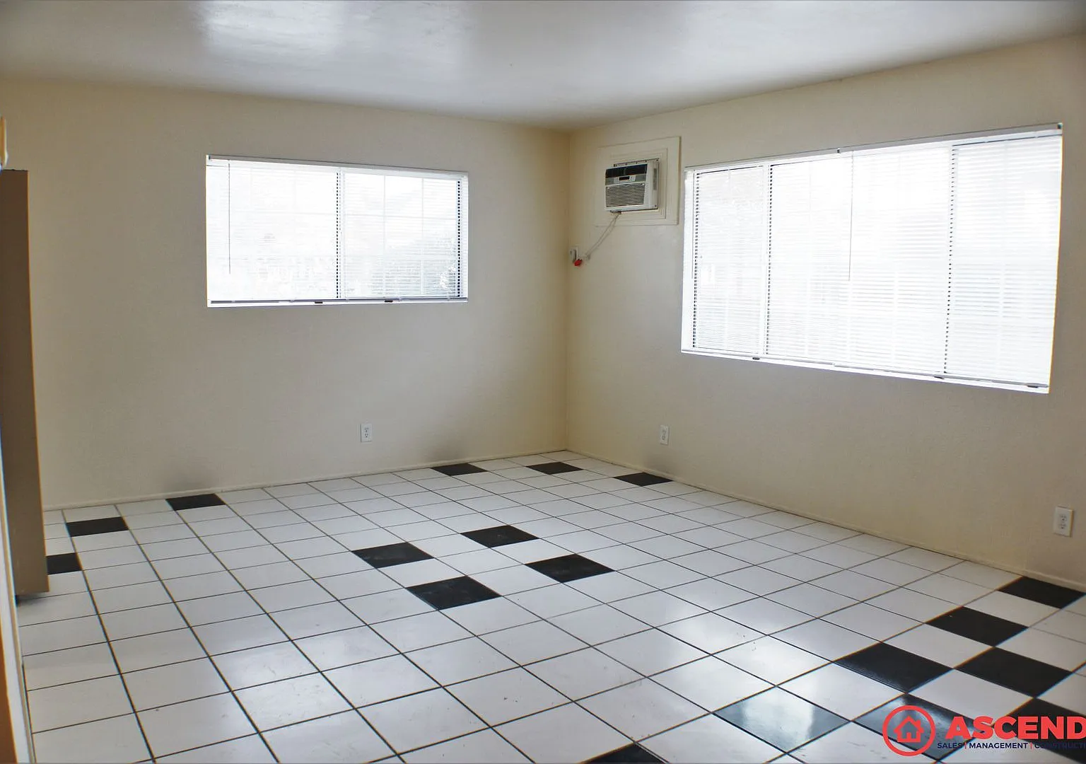 1-bedroom apartment with vintage charm! — Photo 3