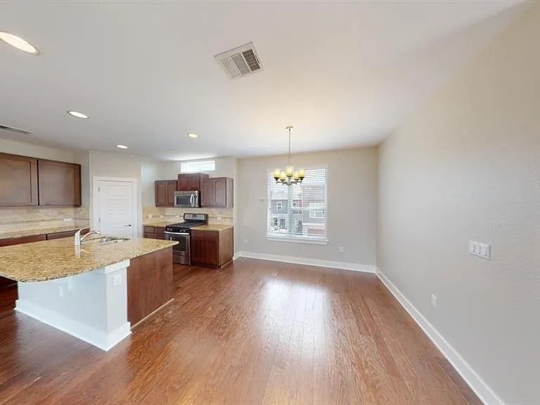 2021 Geniveive Ln #288C — Photo 8