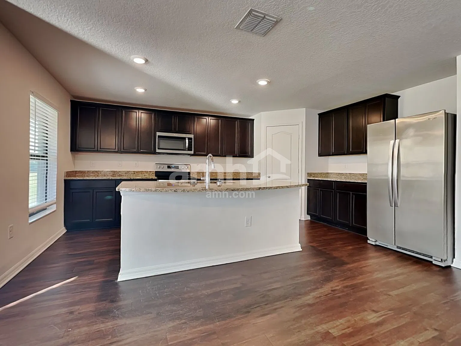 5 bed, 3.0 bath, 1984 sqft, $2,415 — Photo 3