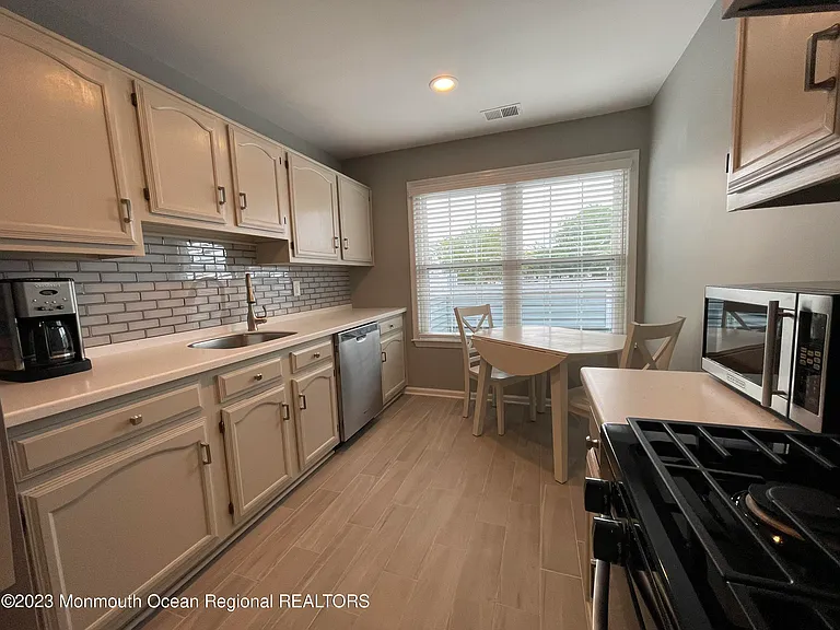 134 Cypress Ct — Photo 9