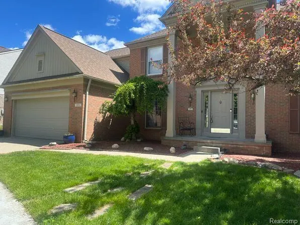 1853 Midchester Dr, West Bloomfield, MI 48324
