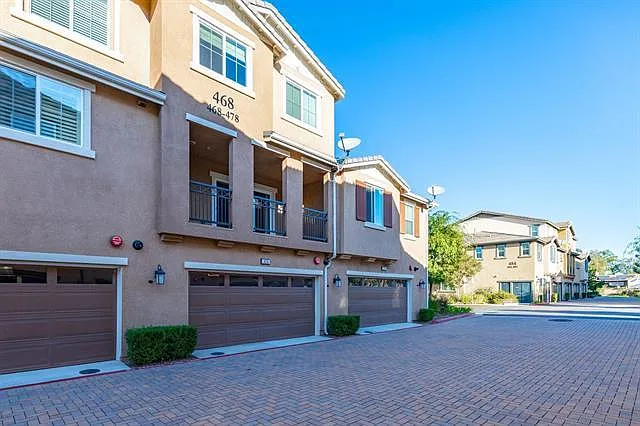 476 Prosperity Dr — Photo 22