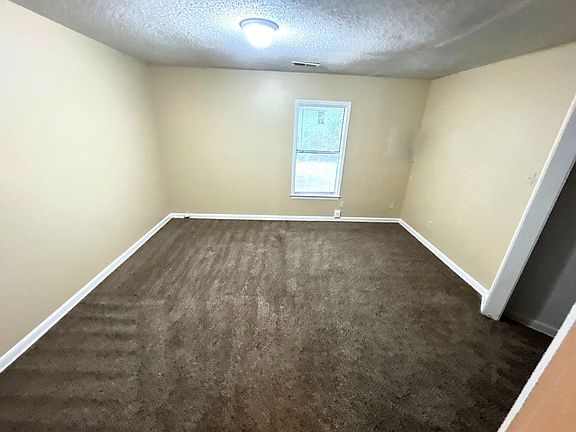 4th image of 1037 W Walthal Cir