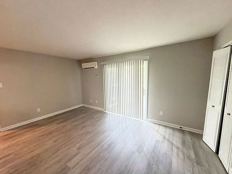 2066 Fairmont Ct #5 — Photo 2