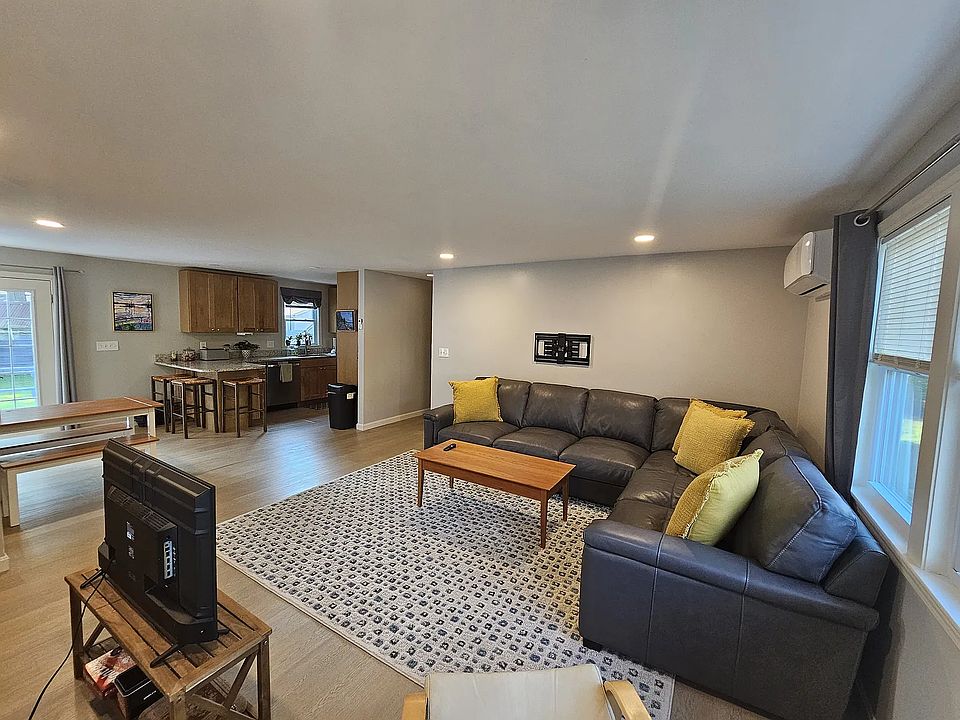2nd image of 127 Main St