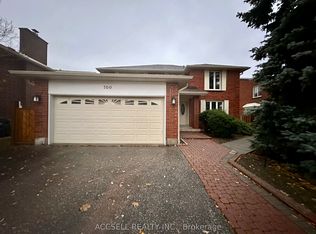 700 Willowbank Trl, Mississauga, ON L4W 3L9