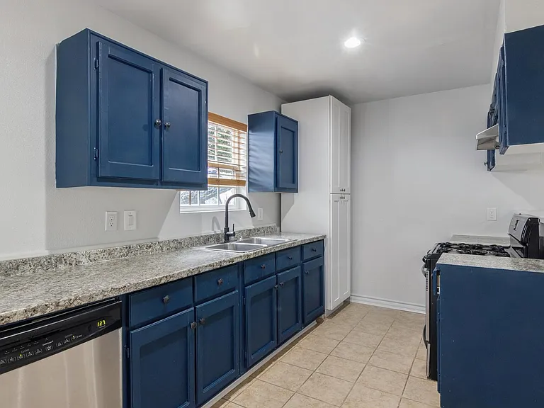 4505 Cochran St — Photo 6