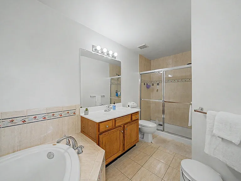 180 Blue Heron Dr #180 — Photo 27