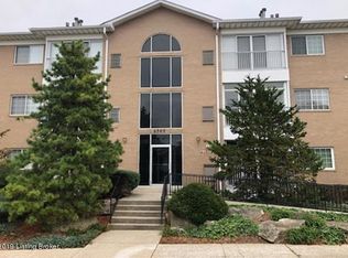 8509 Atrium Dr #211, Louisville, KY 40220