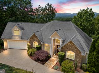 894 Oak Pointe Dr, Cleveland, GA 30528