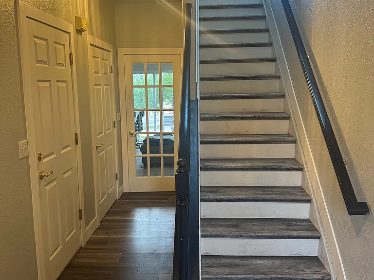 266 Rockview Dr — Photo 14