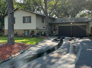 11601 Zane Cir, Champlin, MN 55316