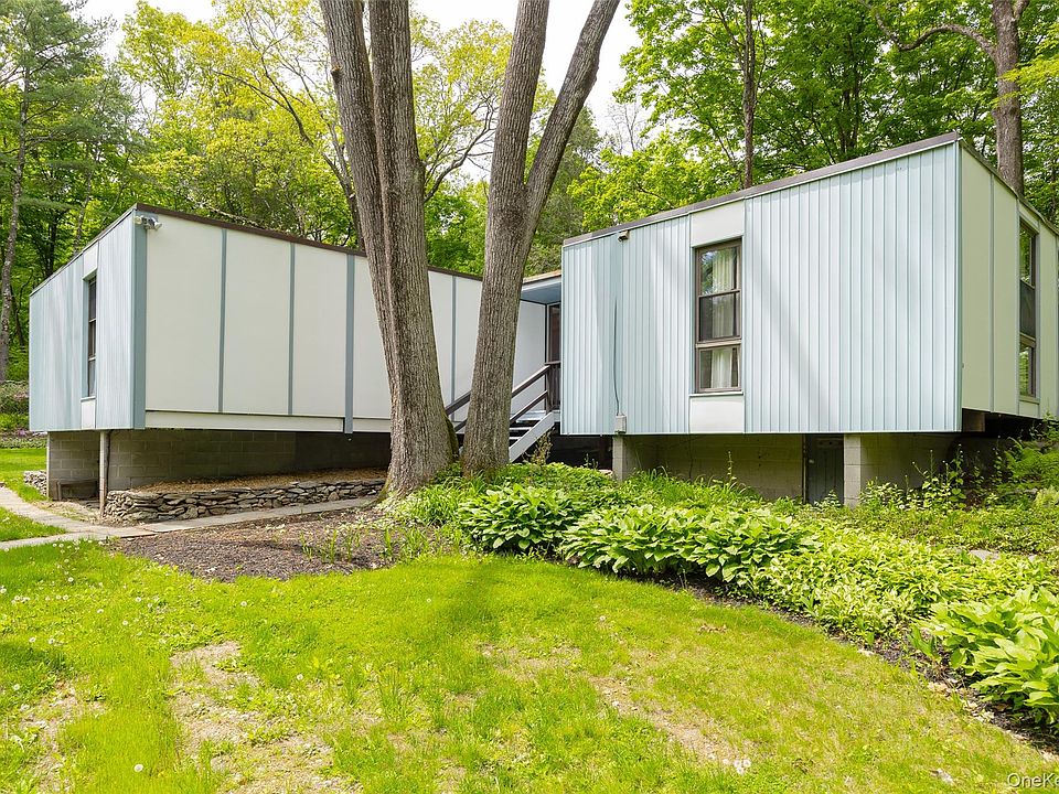 1st image of 13 Tanhouse Woods Road