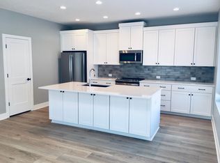 9068 Ironwood Ct, Lincoln, NE 68520