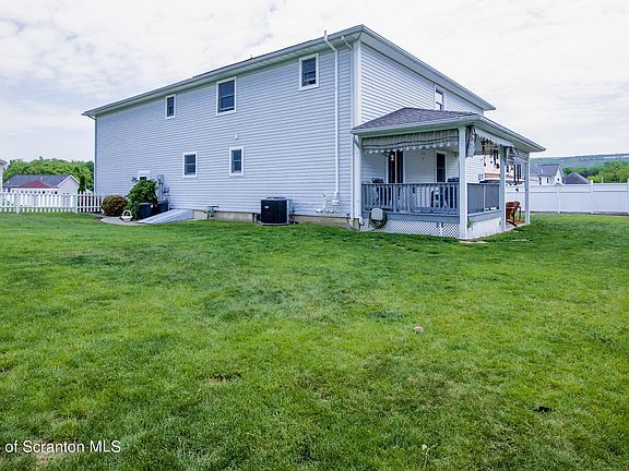 4th image of 14 Riverview Dr