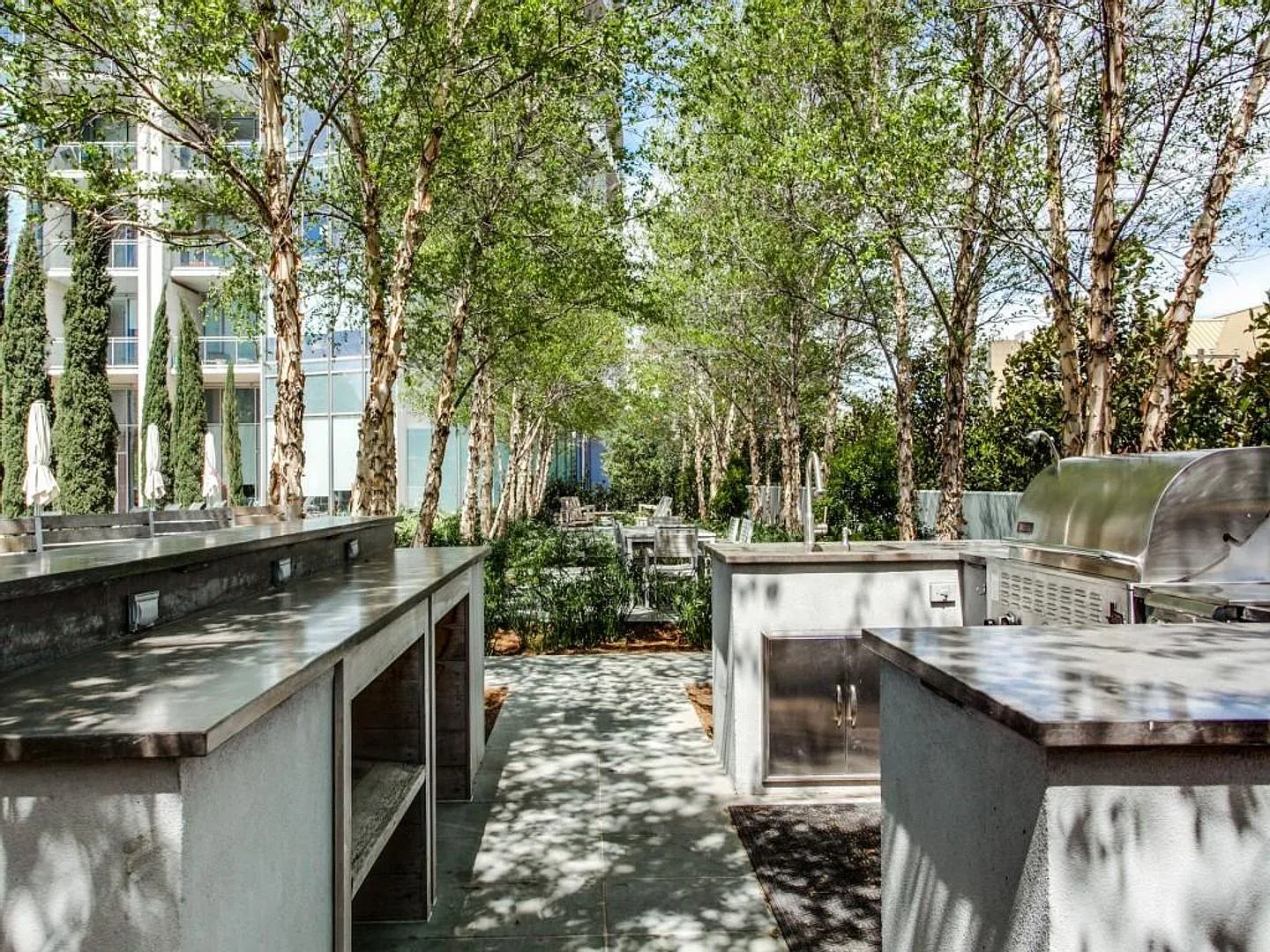 Stunning and furnished 25th-floor residence at Azure Condominiums — Photo 4