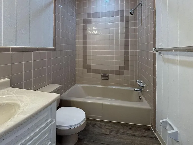 2607 S 62nd St — Photo 4