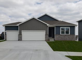 11927 S 117th St, Papillion, NE 68046