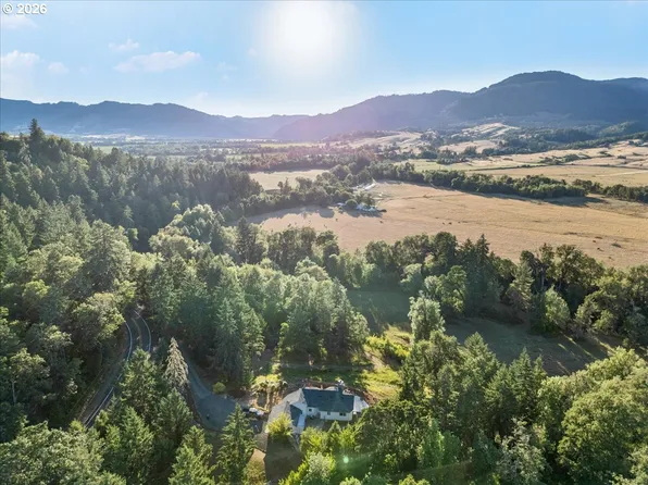 6841 Oak Hill Rd, Roseburg, OR 97471