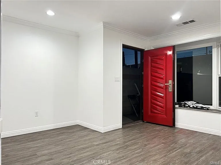 3148 Wilson Way — Photo 4