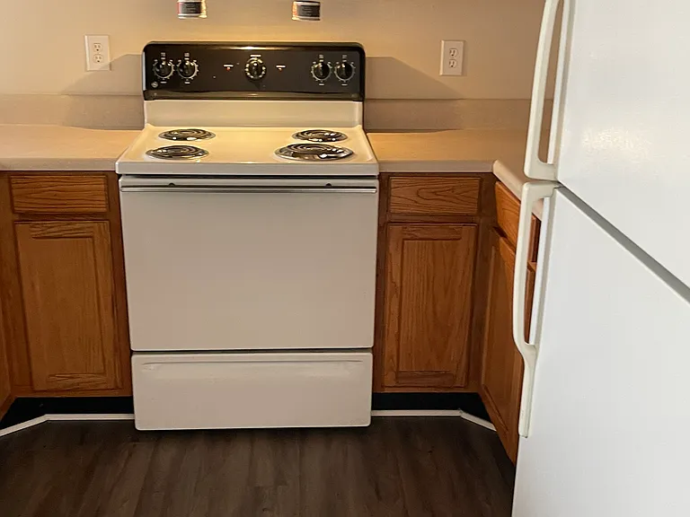 Gally style kitchen - with microwave, range, dishwasher, refrigerator