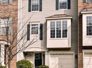 2458 Clover Field Cir, Herndon, VA 20171