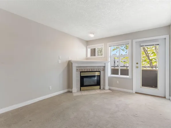 1580 Christmas Ave #204, Saanich, BC V8P 2X2