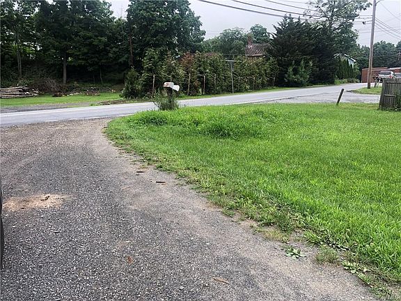 3rd image of 843 Goshen Tpke