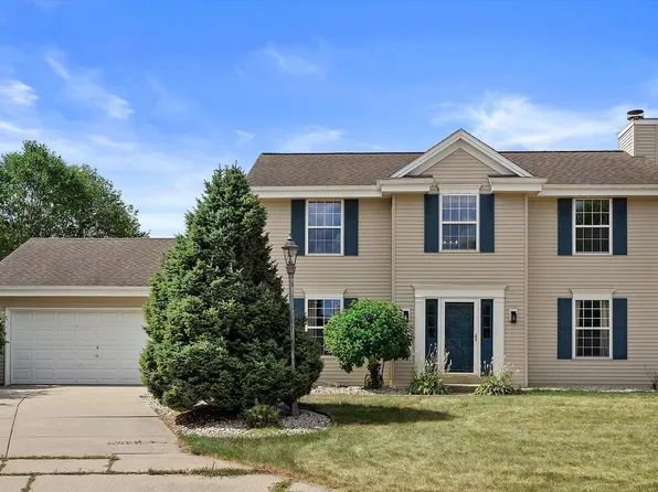 424 North Shore COURT, Pewaukee, WI 53072