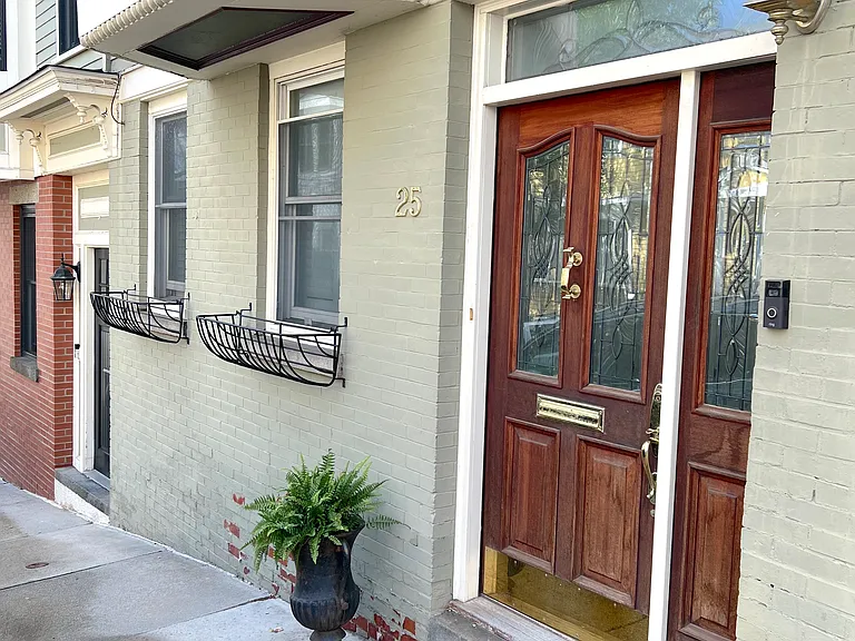 25 Sackville St #1 — Photo 1