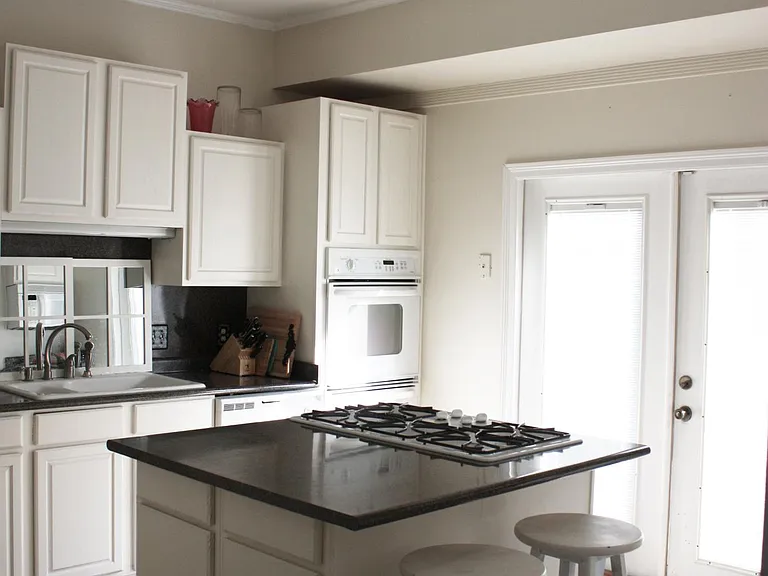 1427 Saint John St — Photo 3