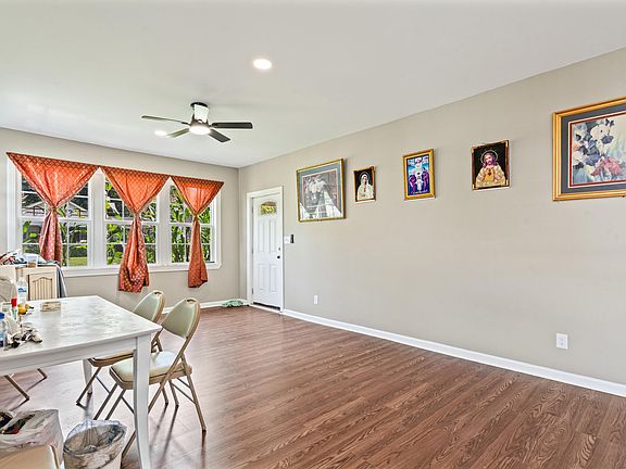 4th image of 3526 Powell Ave