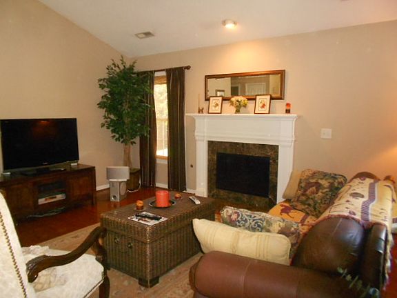 3rd image of 18 Crestbrook Ct