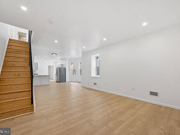 3rd image of 12 Greenway Ave