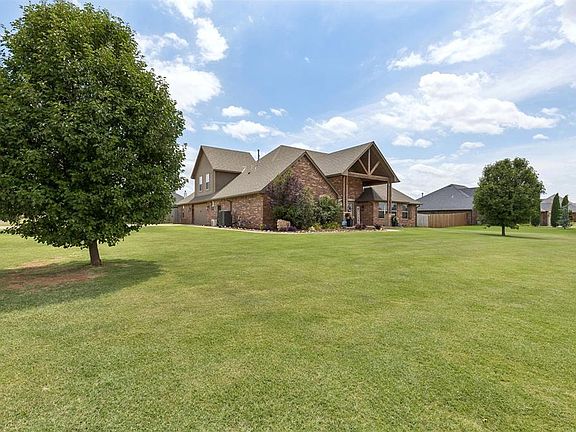 3rd image of 4024 Southridge Ln NE