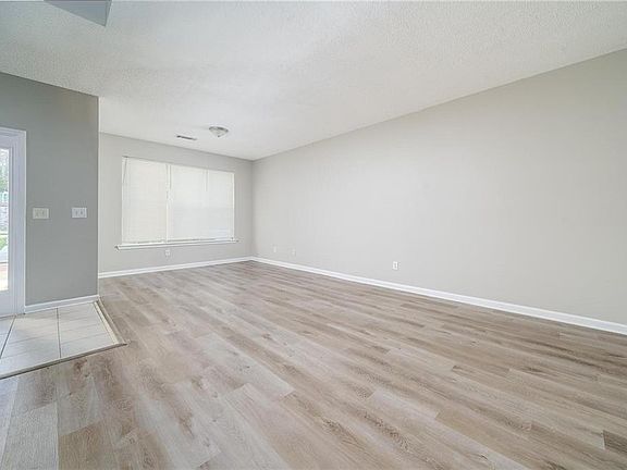 5th image of 7683 Creekside Ln