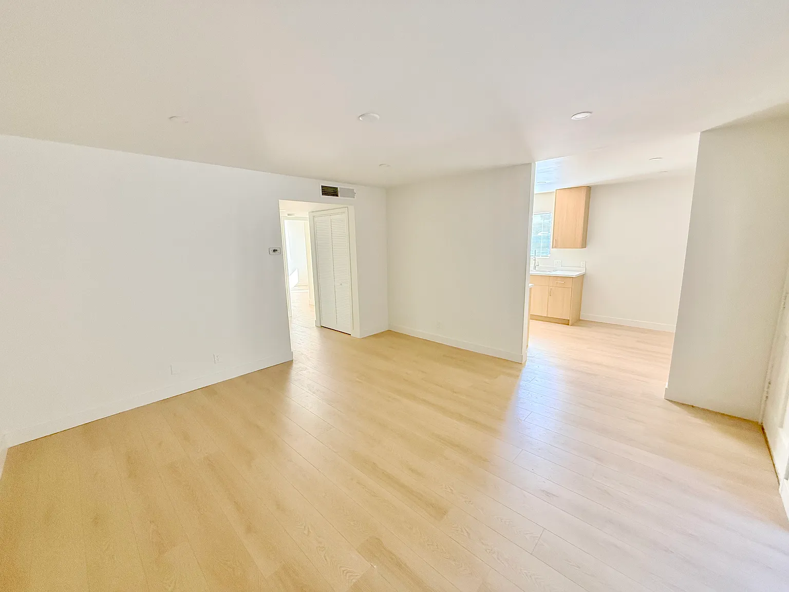 2 bed, 990 sqft, $4,595 — Photo 1