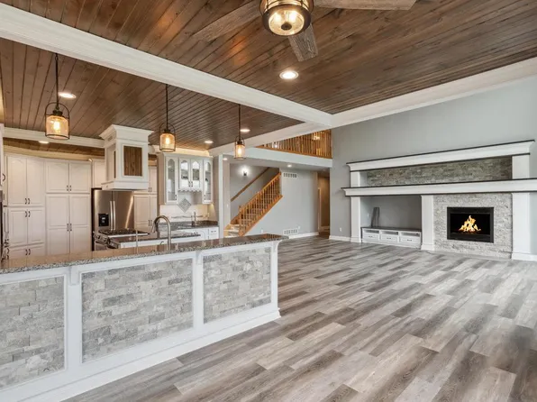 1561 Prestwick DRIVE, Lake Geneva, WI 53147