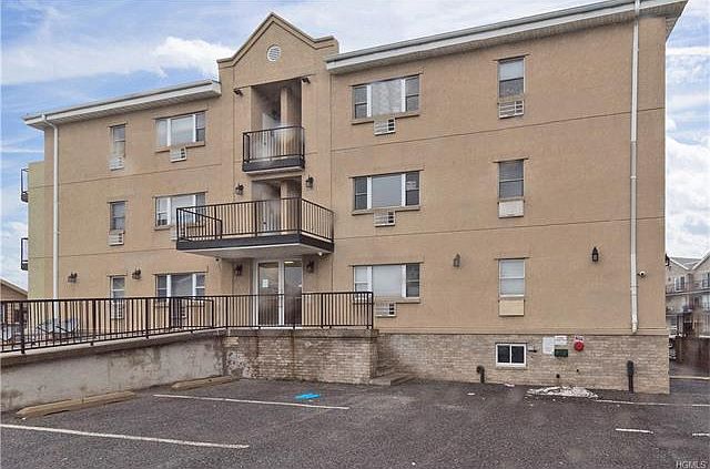 1st image of 24 Pennyfield Ave APT 3D