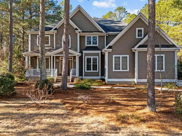 10 Aurora Drive, Whispering Pines, NC 28327