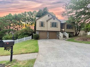 5845 River Ridge Ln, Sugar Hill, GA 30518