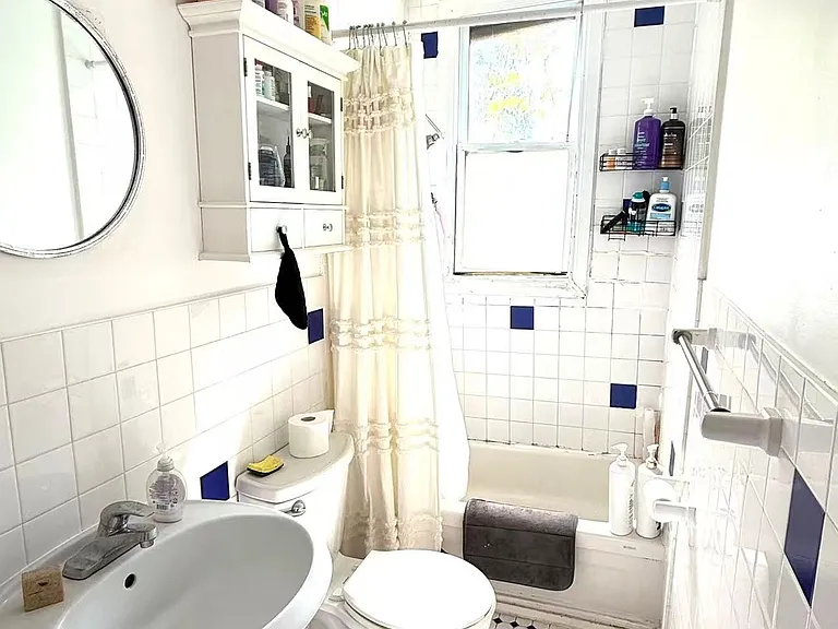 6 Givins St #UPPER — Photo 10