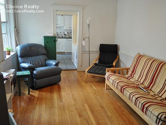 2nd image of 98 Strathmore Rd APT 4