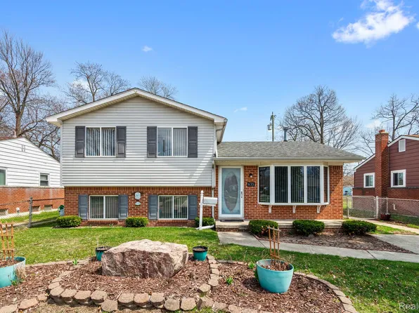 635 Hecht Dr, Madison Heights, MI 48071