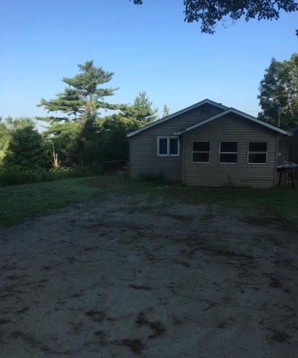2nd image of 1318 Lewiston Rd