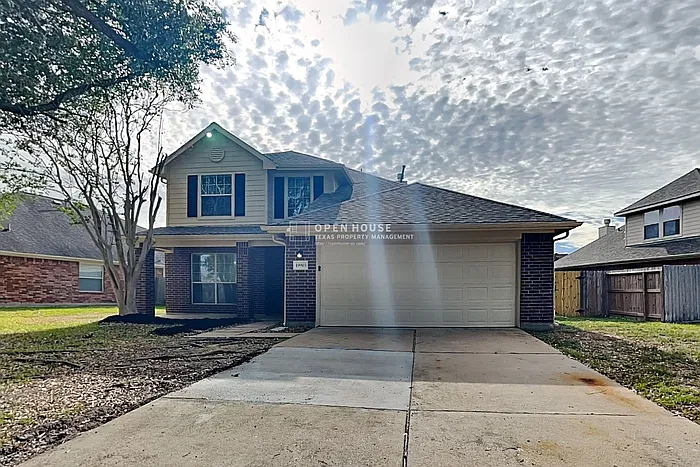 4 bed, 2.5 bath, 2165 sqft, $2,350 — Photo 1