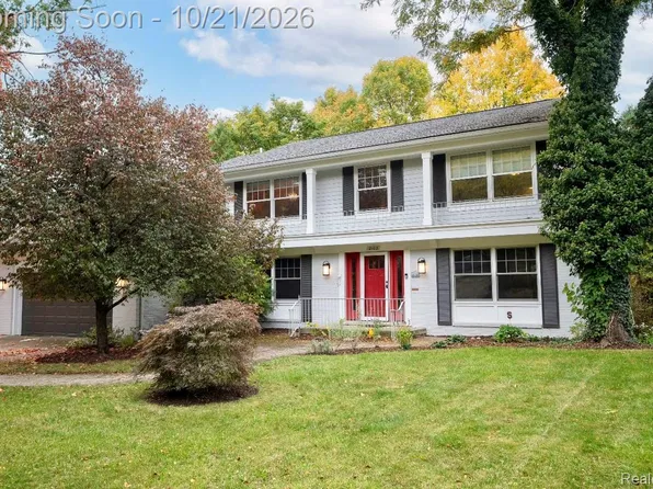 2103 Lancer Dr, Troy, MI 48084