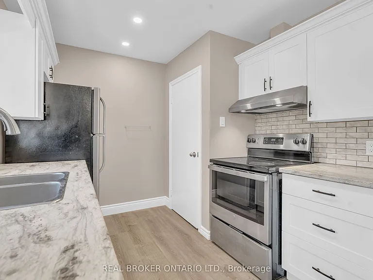 301 Franklin St N #A — Photo 9